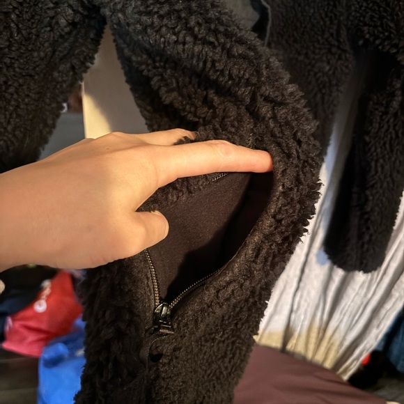 XXS Like New Aritzia TNA Kangaroo Pouch Sweater - Picture 4 of 8